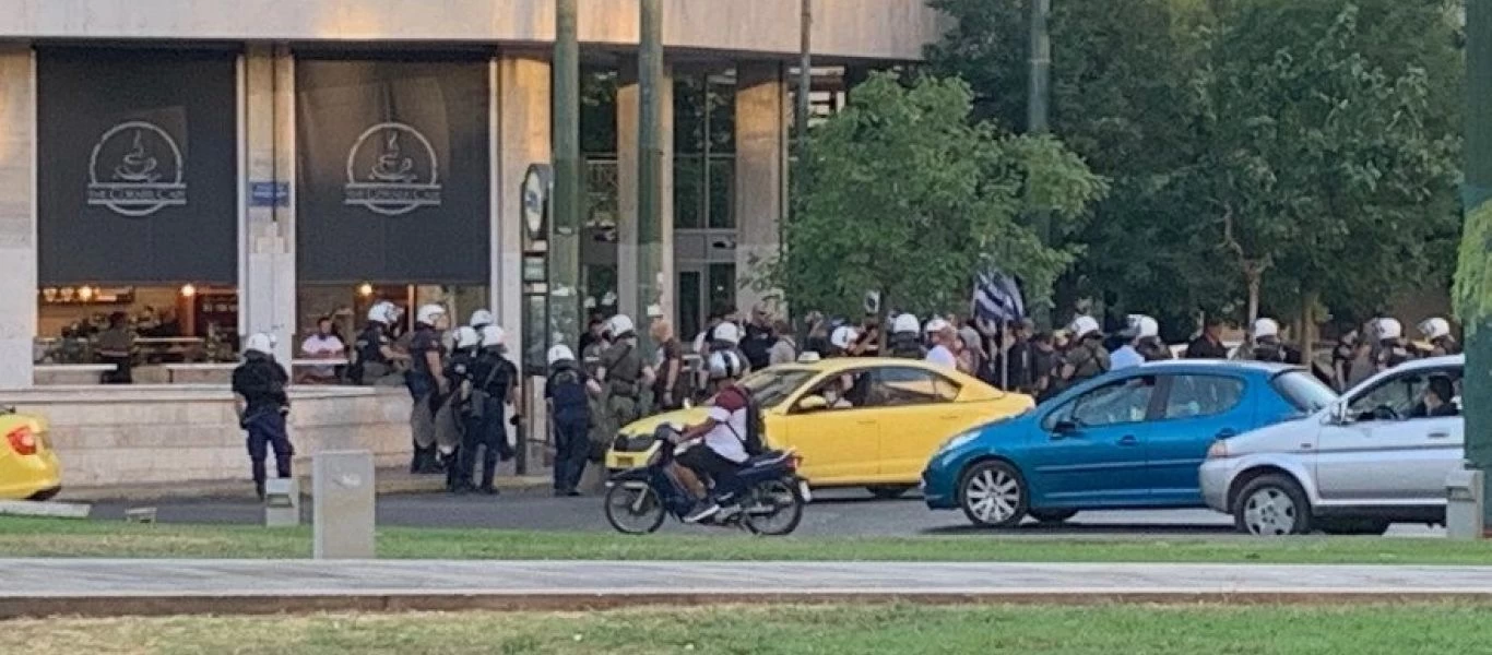  Αμάλ: Επεισόδια με αναρχικούς στο Μεταξουργείο – Οι αστυνομικοί απάντησαν με κρότου-λάμψης